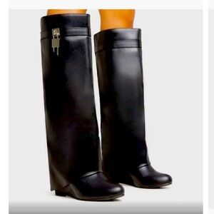 I am the one locked pad boot